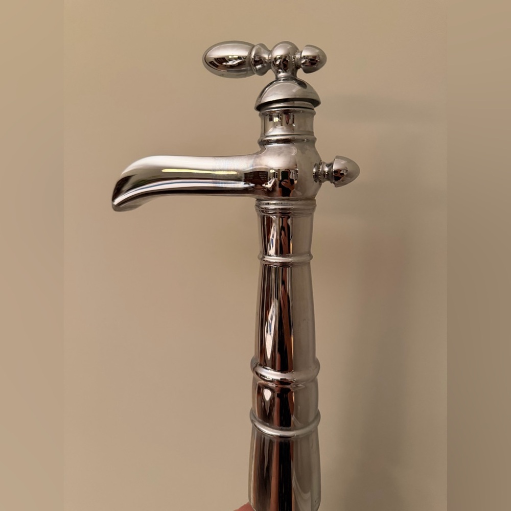 Delta Victorian Single Handle Channel Vessel Polished Chrome Faucet